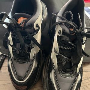 Robust Geneva Sneakers